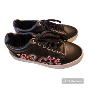 Steve Madden Embroidered Sneakers US6